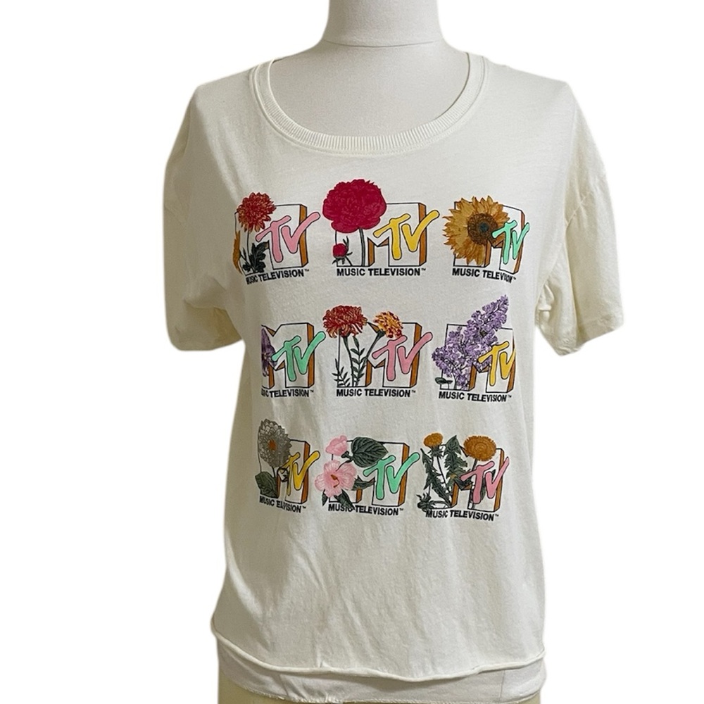 MTV Retro Logo Cream Cropped Raw Hem Flower Graphic Front Size Large